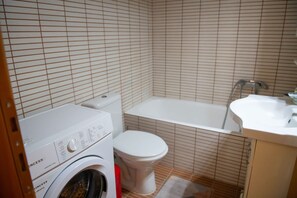 House | 1 bedroom, Internet - Loucas Home Kalloni Lesvos Central Stay w Balcony (Lesvos)