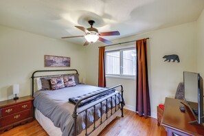 House (3 Bedrooms) | Interior - On 80 Acres! Rural 'sunset Lodge' in Hot Springs (Hot Springs)