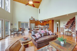 House (3 Bedrooms) | Interior - On 80 Acres! Rural 'sunset Lodge' in Hot Springs (Hot Springs)