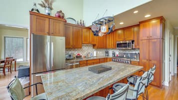 House (3 Bedrooms) | Interior