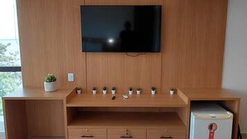 Deluxe Apartment, Kitchen, Beach View | Interior