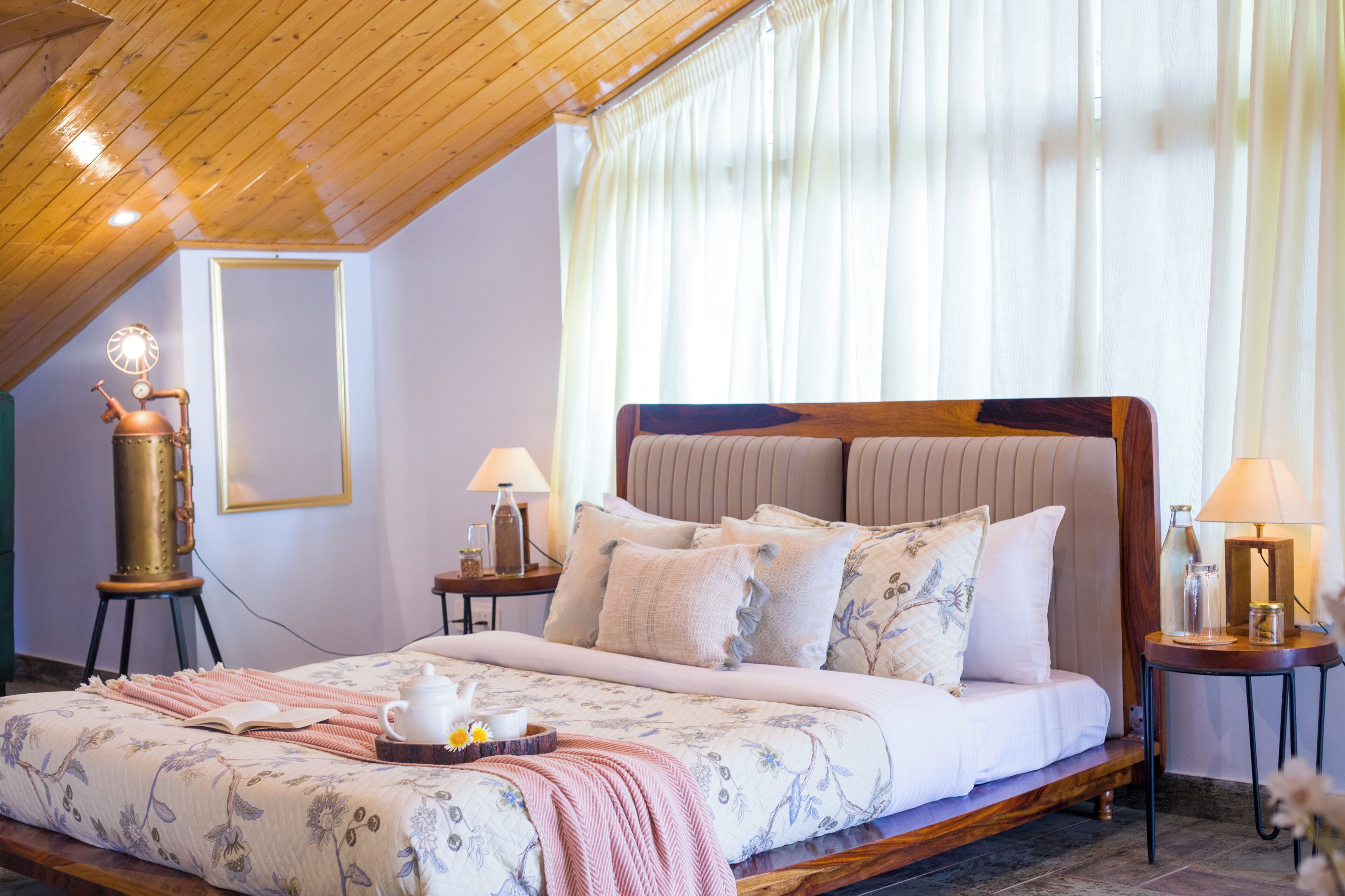 Luxury Villa, Lake View | Desk, WiFi (free)