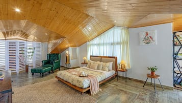 Luxury Villa, Lake View