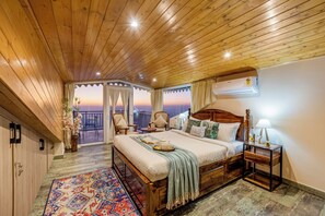 Luxury Villa, Lake View - ELIVAAS Alpenglow 3 BHK Villa (Kasauli)