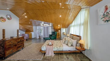 Luxury Villa, Lake View | Interior