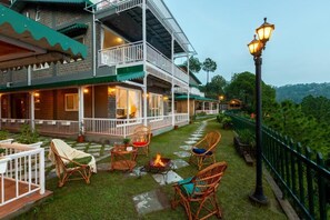 Terrace/patio - ELIVAAS Alpenglow 3 BHK Villa (Kasauli)