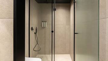 Suite | Bathroom | Hair dryer, towels