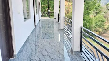 Deluxe Double Room | Property grounds