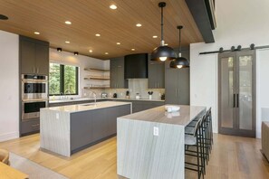 Casa, 5 habitaciones | Cocina privada