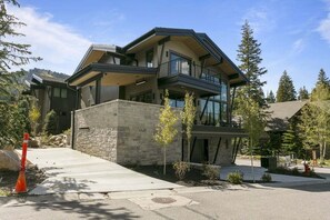 Exterior - 9401 - Silver Aspen - Five Bedroom Luxury Townhome 5 Home (Solitude)