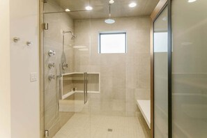 Bathroom - 9401 - Silver Aspen - Five Bedroom Luxury Townhome 5 Home (Solitude)