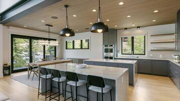House, 5 Bedrooms | Dapur peribadi | Peti sejuk, ketuhar, pembancuh kopi/teh, pembakar roti