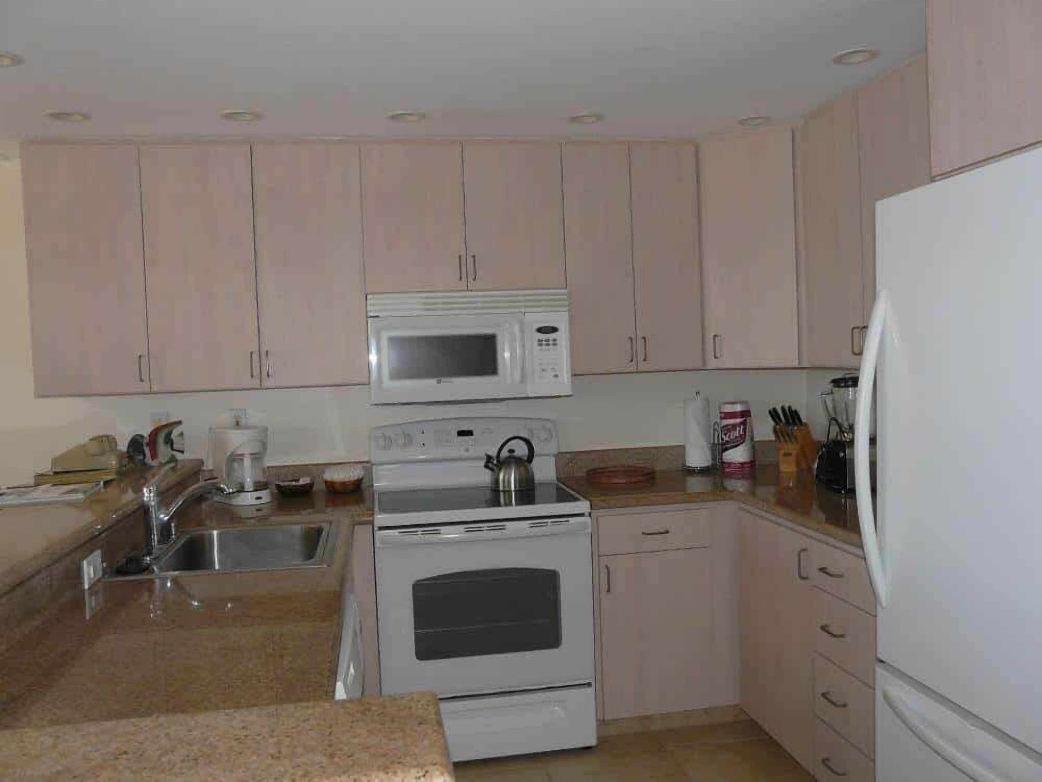 Condo, 1 Bedroom | Private kitchen