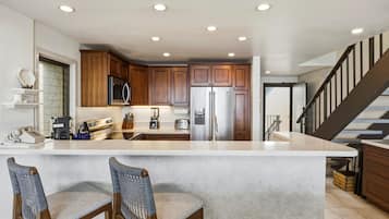 Condo, 1 Bedroom | Private kitchen | Fridge, oven, coffee/tea maker, toaster