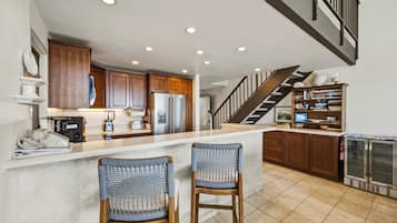 Condo, 1 Bedroom | Private kitchen