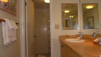 Condo, 1 Bedroom | Bathroom