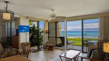 Condo, 1 Bedroom | Living area