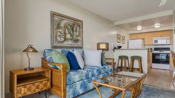 Condo, 1 Bedroom | Living area