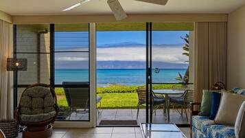 Condo, 1 Bedroom | Living area