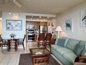 Condo, 1 phòng ngủ | Khu phòng khách