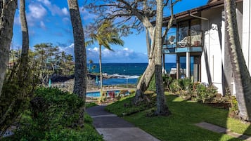 Condo, 2 Bedrooms | Property grounds