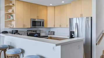 Condo, 1 Bedroom | Private kitchen