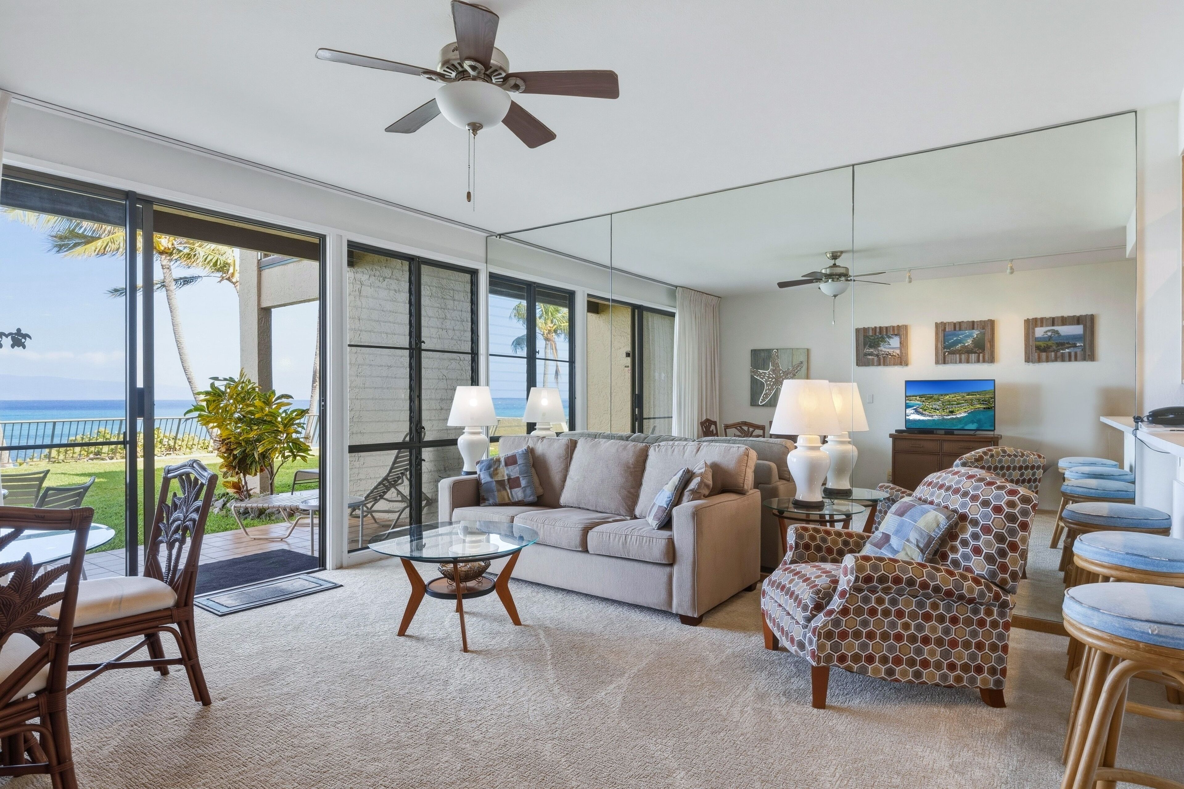 Condo, 1 Bedroom | Living area