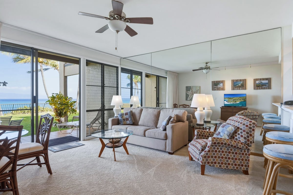 Condo, 1 Bedroom | Living area