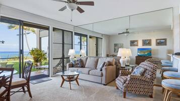 Condo, 1 Bedroom | Living area