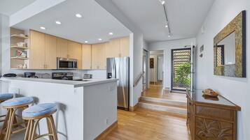 Condo, 1 Bedroom | Private kitchen
