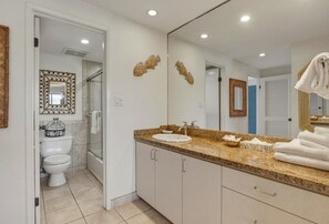 Appart'hôtel, 1 chambre | Salle de bain | Serviettes fournies