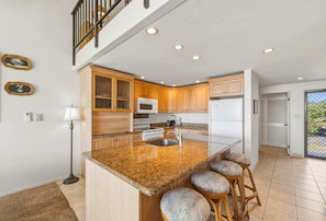 Private kitchen - Oceanfront 2br Loft With Sunset Views - Unit C23 1 Bedroom Condo (Lahaina)