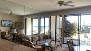 Condo, 1 Bedroom | Ruang tamu
