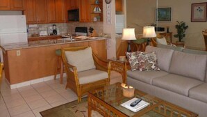 Condo, 1 Bedroom | Ruang tamu