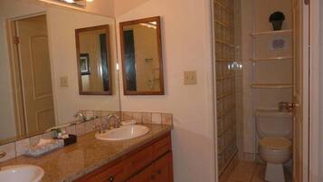 Condo, 1 Bedroom | Bathroom