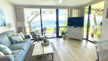 Condo, 1 Bedroom | Living area