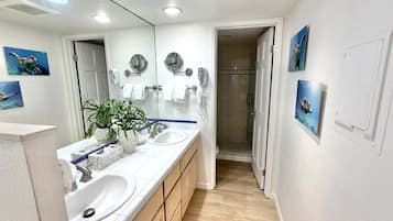 Condo, 1 Bedroom | Bathroom | Towels
