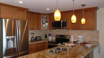 Condo, 1 Bedroom | Private kitchen