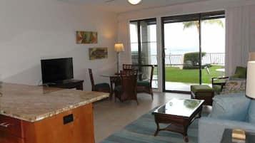 Condo, 1 Bedroom | Living area