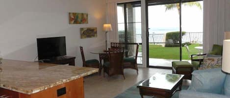 Condo, 1 Bedroom | Living area