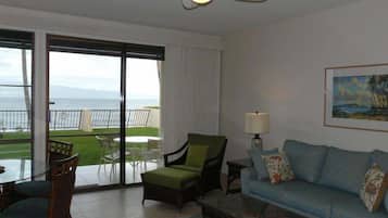 Condo, 1 Bedroom | Living area