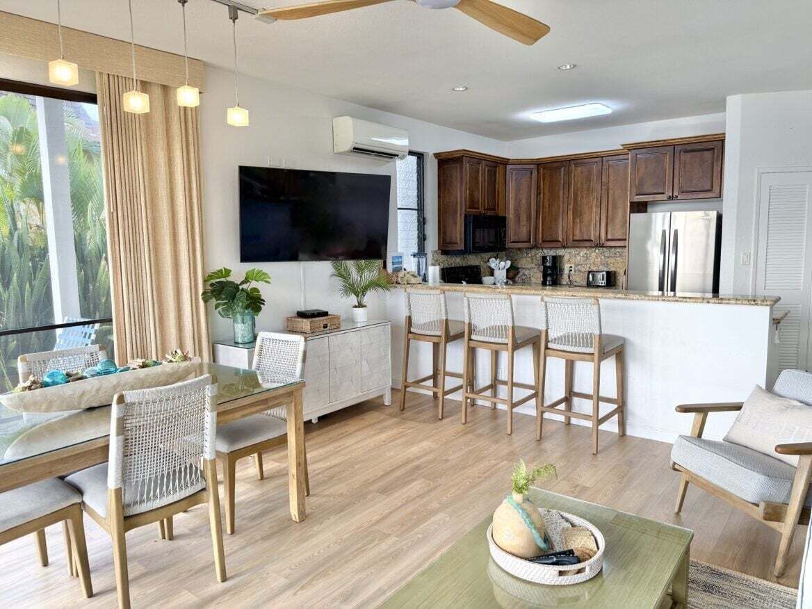 Condo, 2 Bedrooms | Dining