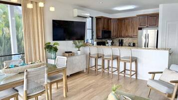 Condo, 2 Bedrooms | Dining