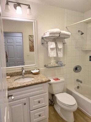 Apartment, 2 Schlafzimmer | Badezimmer