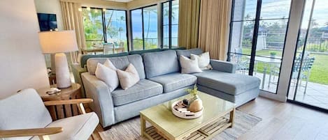 Condo, 1 Bedroom | Living area