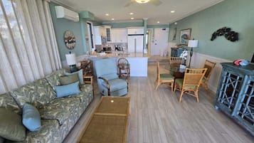 Condo, 1 Bedroom | Living area