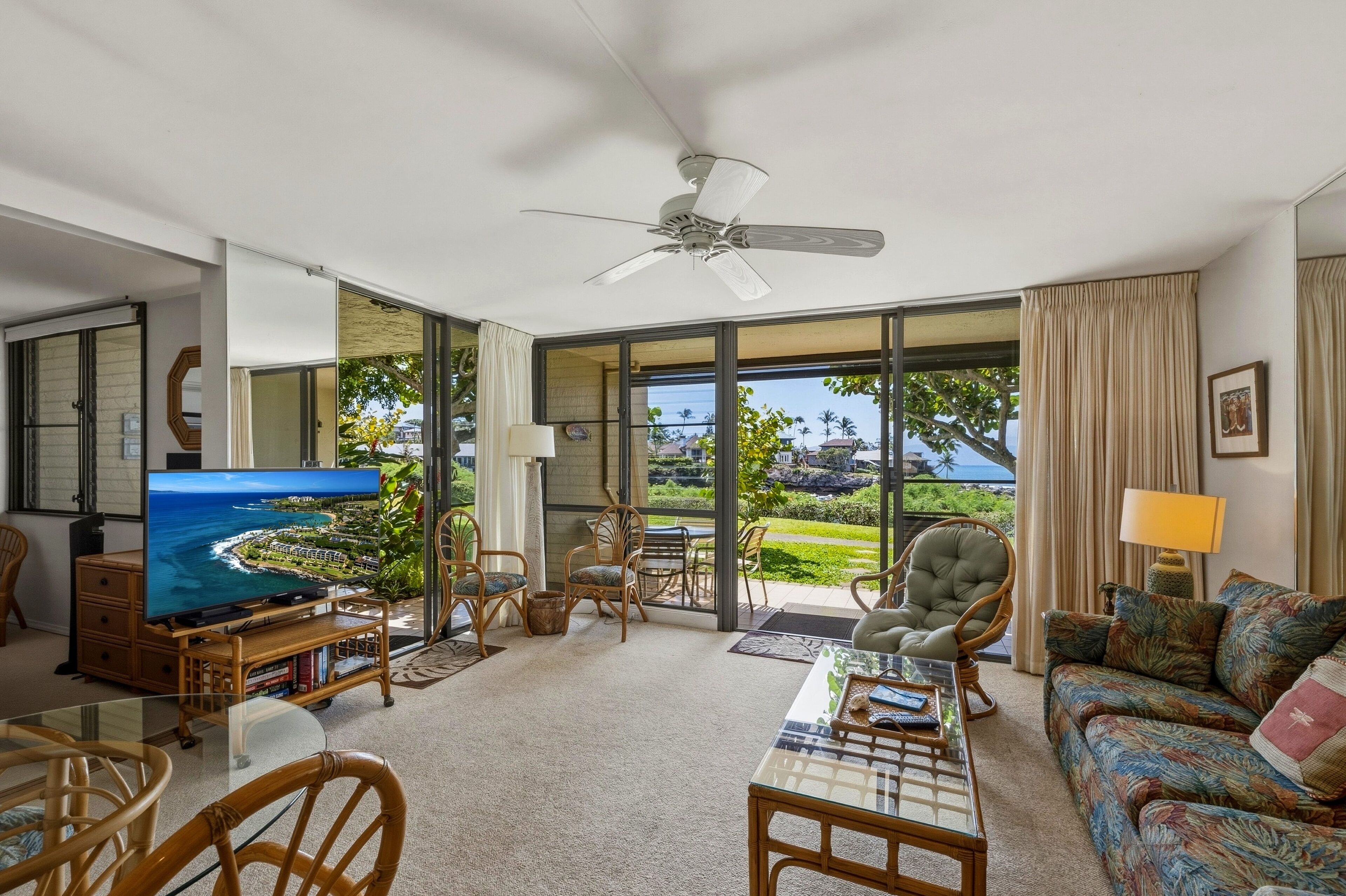 Condo, 1 Bedroom | Living area