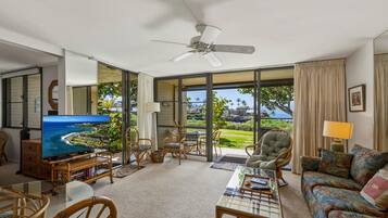 Condo, 1 Bedroom | Living area