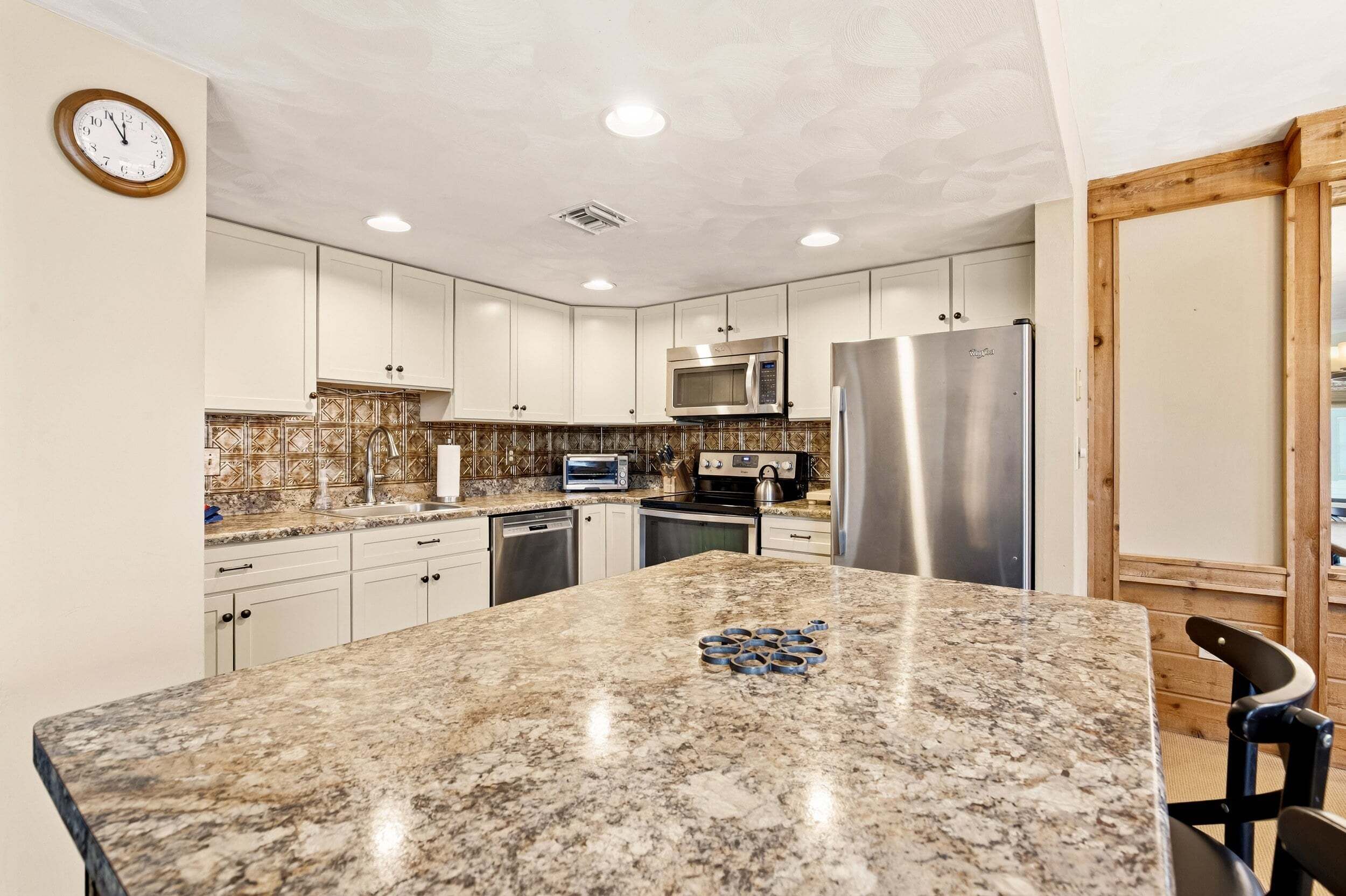 Condo, 3 Bedrooms | Private kitchen