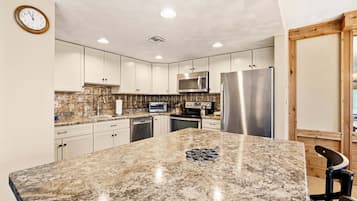 Condo, 3 Bedrooms | Private kitchen